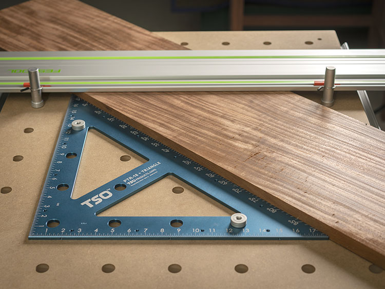 Use the PTR-18 as a fence for your 20mm worktop and use it to make jumbo angle cuts.